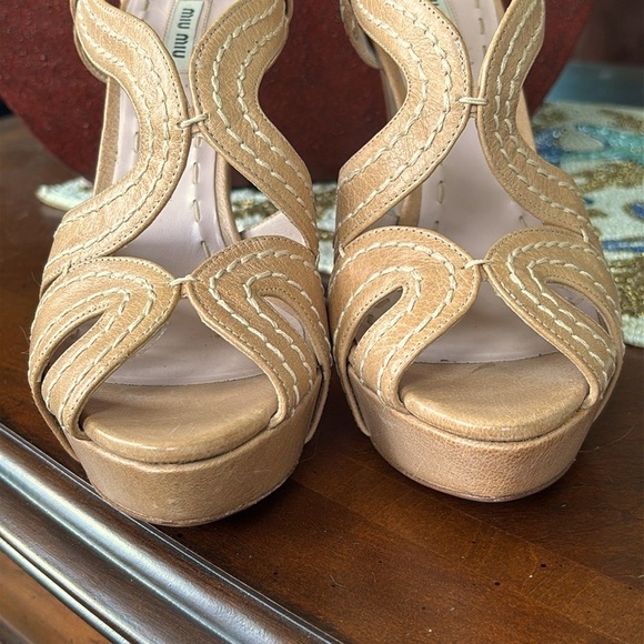 MIU MIU Leather Platform High Heels Neutral Tan Stitched Peep Toe Slingback - Picture 4 of 14